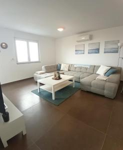 SeArenity Pool Suite - Seafront