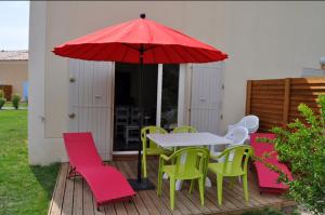 Maisons de vacances Les demeures du Ventoux : Maison 2 Chambres