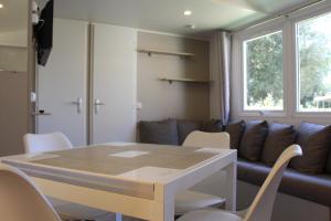 Campings Le Domaine des Pins : photos des chambres