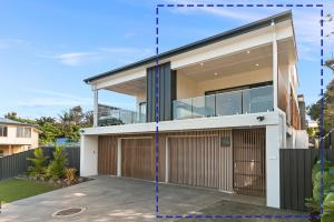 Grandview Villa Kingscliff - Oceanview Tri-level Villa by uHoliday - 4hvězdičkové hotely ve městě Kingscliff