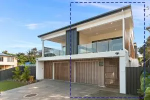 Grandview Villa Kingscliff - Oceanview Tri-level Villa by uHoliday - Casuarina