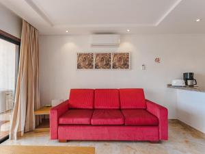 349 ROYAL PARK ALBATROS POOL TERRACE and AC