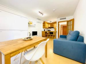 Estudio familiar con piscina en Playa Levante