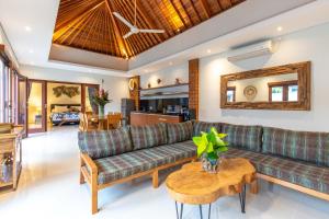 Villa Kamboja Premium walk to double six Beach - enclosed living room with AC