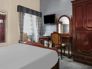 Standard Double Room - Non-Smoking room in OYO Dryfesdale Hotel