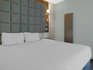 Superior Double Room - Non-Smoking room in OYO Dryfesdale Hotel