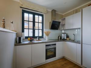 Reetland am Meer - Premium Reetdachvilla mit 3 Schlafzimmern, Sauna und Kamin F23