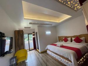 Sunset Valley Holiday Inn