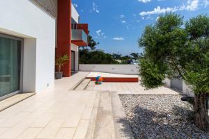 O CANTINHO ENTRE A RIA E O MAR - with hot water poolyear round