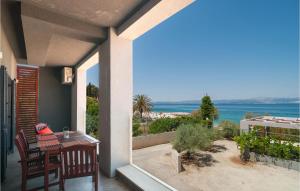 Lovely Apartment In Sutivan With Wifi