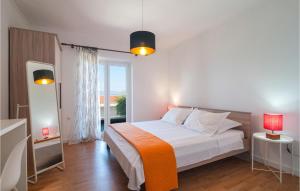 Lovely Apartment In Sutivan With Wifi