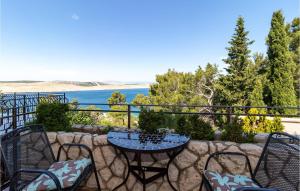 Cozy Apartment In Jadranovo With Wifi 