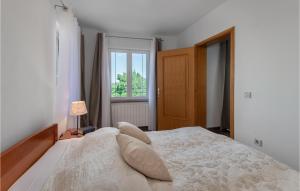 Cozy Apartment In Jadranovo With Wifi