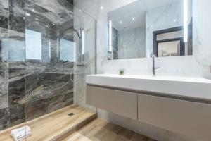 Appartements Residence Topaze - Central - Luxurious - 50m Croisette Palais - LRA CANNES : photos des chambres