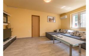 2 Bedroom Amazing Apartment In Kakma