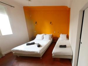 Hotels LA CASA DINA : Chambre Familiale avec Salle de Bains Privative