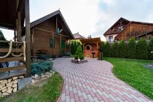 Fanni Kulcsosházak - Sub Cetate