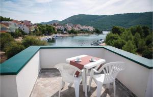 Amazing Apartment In Grebastica With 1 Bedrooms And Wifi