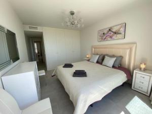 Deluxe sea view apartment with a swimming pool