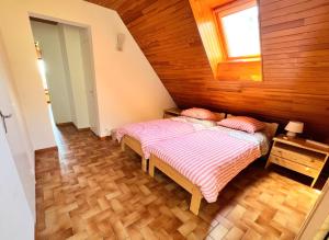 Appartements Appartement 6 couchages a proximite du lac de Serre Poncon : photos des chambres