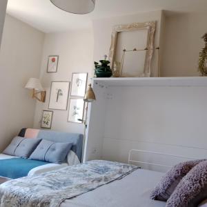 Appartements PARIS AUTHENTIC HOUSE Small, bright and calm studio : photos des chambres