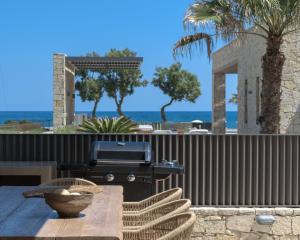 Amalthia Villa, Heated Pool & Walk to the Beach, By ThinkVilla