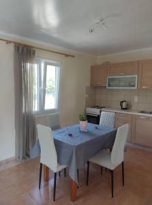 Marie-Angela HOUSE ARILLAS