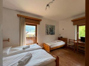 Small Triple Room with Balcony room in Hotel D'La Varda