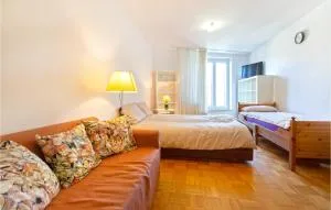 Lovely Apartment In Portoroz With Wifi - Lucija