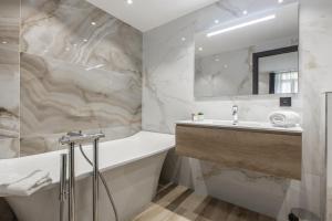 Appartements Residence Topaze - Central - Luxurious - 50m Croisette Palais - LRA CANNES : photos des chambres