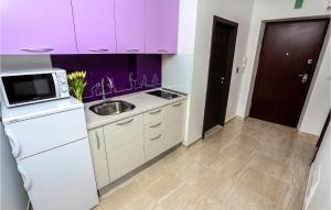 3 Bedroom Cozy Apartment In Split 