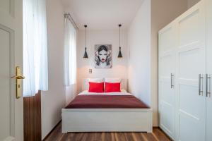 Two bedroom home in Jewish quarter