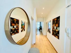 Colorful & Quiet Apartment in Beautiful Viennese Building