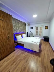 Amazing Nile View and Pyramids Apartment