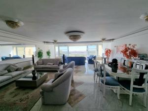 Amazing Nile View and Pyramids Apartment