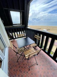 Appartement de 3 chambres a Benerville sur Mer a 10 m de la plage avec vue sur la mer balcon et wifi
