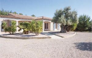 Maisons de vacances Nice home in Ferrals les Corbires with 3 Bedrooms, WiFi and Outdoor swimming pool : photos des chambres