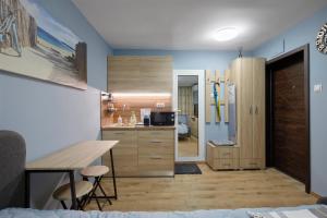 Top Center, Sea Garden, Brand New Studio - Majestic