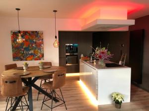 Luxueus nieuw zonnig hoekappartement SEAVIEW Heldenplein - ruime garagebox - 2 fietsen