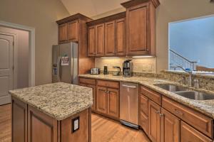 Tellico Village Getaway w Theater, Game Room