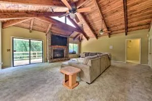 Jacksonville Home on 1 Acre about 6 Mi to Beach! - Greenfield