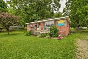 Cheerful Grand Rivers Cottage, half Mi to Lake - Gilbertsville