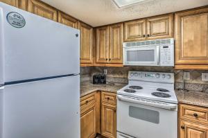 Access to Pool, Beach Ocean-View Myrtle Beach Apt