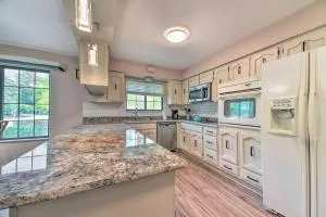 Cozy West Bloomfield Home - Fishing Nearby! - هارتلاند