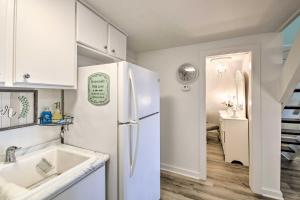 Deck, Boat Slip and Views Lake Hamilton Cabin!