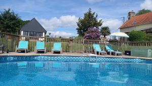 Maisons de vacances La Gasteboisiere with swimming pool and games room : photos des chambres