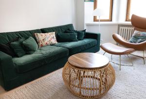 2ndhomes Luxurious 144 m2 Stylish 3 Bedroom Center Apartment