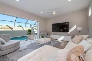 Vacation home with pool. 4 bedrooms. Sleeps 10 - Vanderbilt Beach Estates