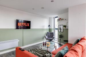 Stunning 2 bed apt with free parking close to CC
