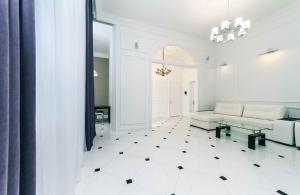 Luxury beatiful apartment on Pyshkinska street